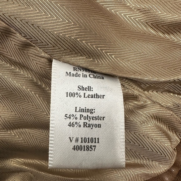 Ladies leather vest.  Excell condition. - Picture 4 of 6